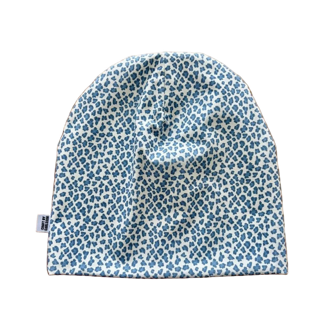Mössa, mini-leopard blå| stl S-L, ungdom-vuxen| ekologisk bomull