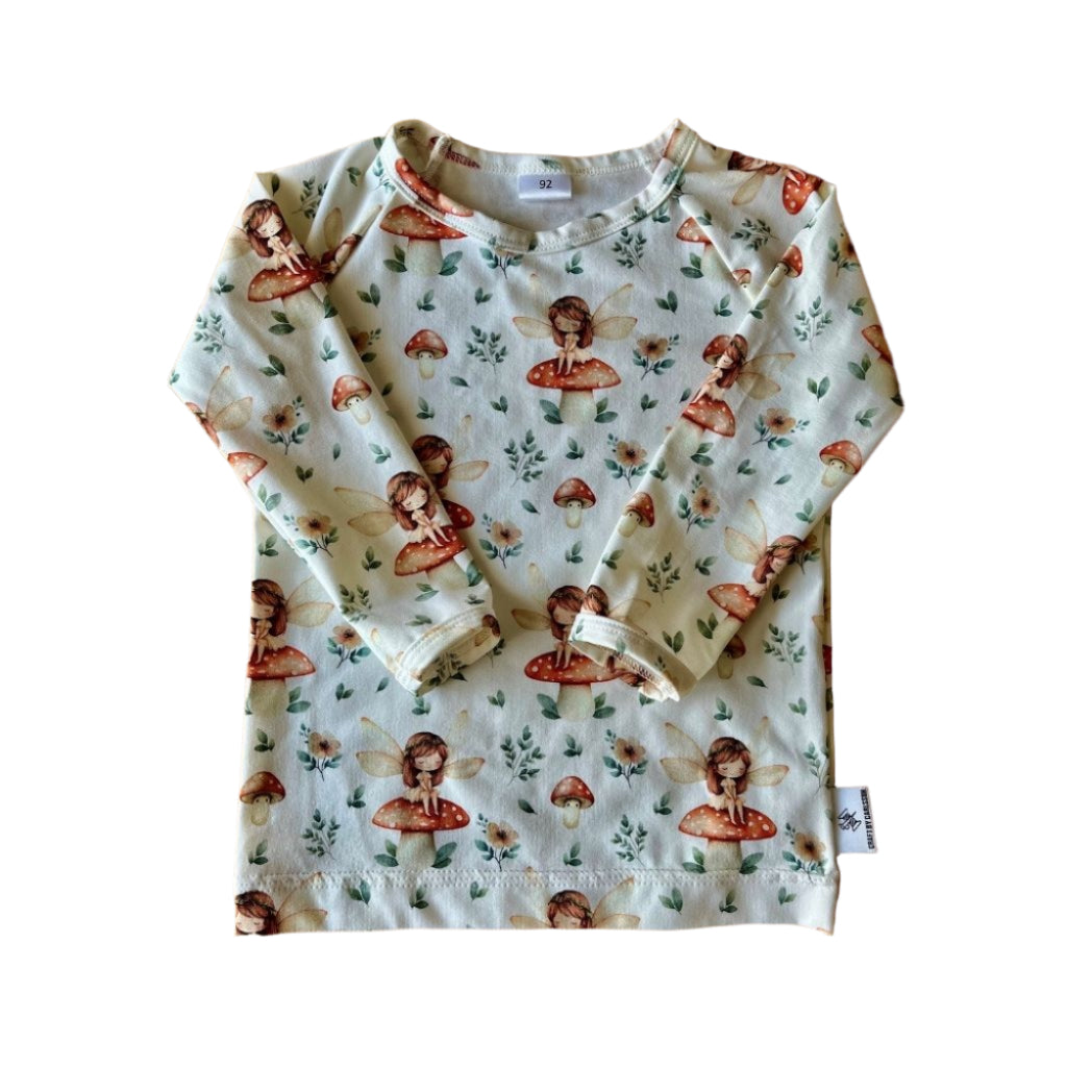 Tröja lång ärm - Flicka sitter på en svamp